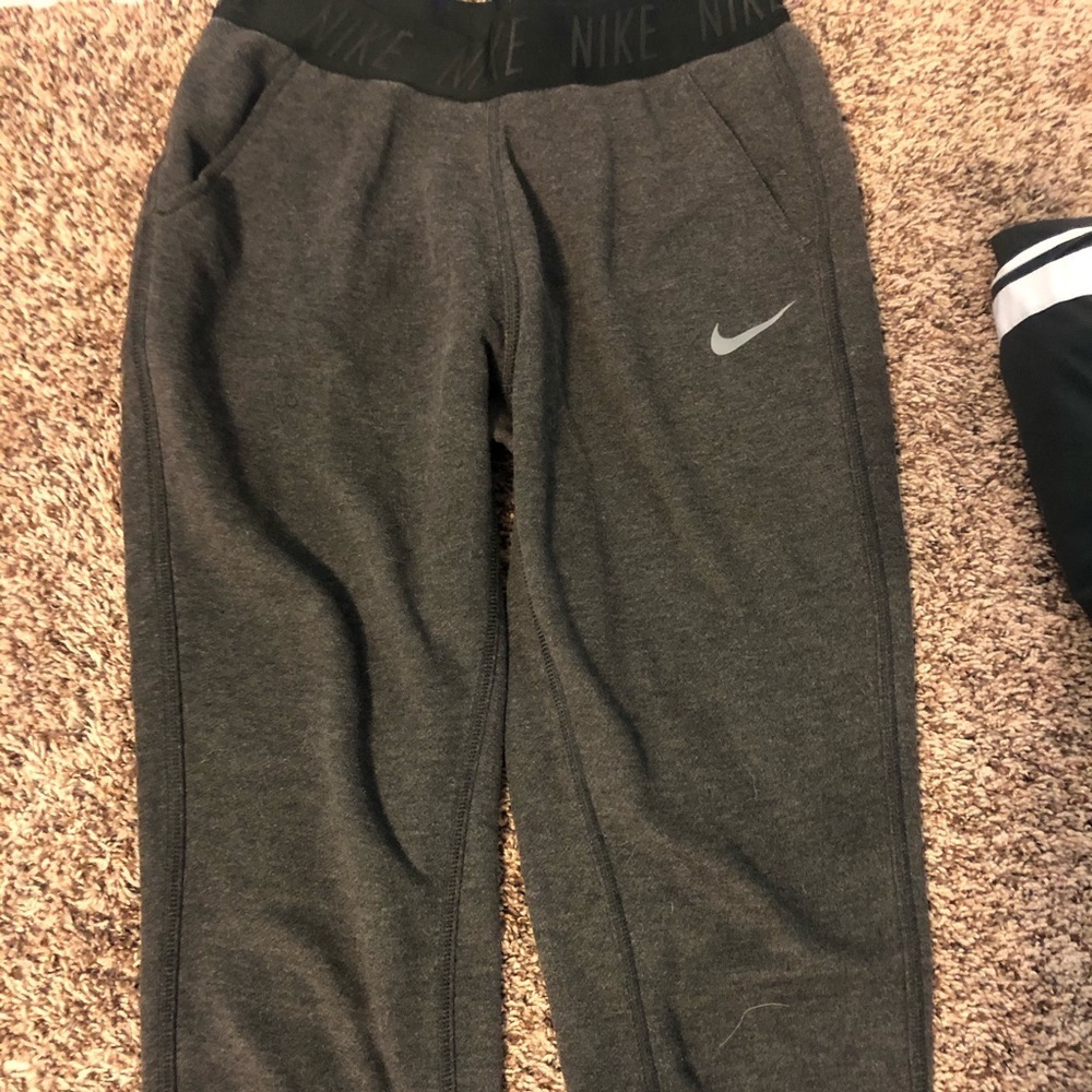 Cropped Nike Sweatpants